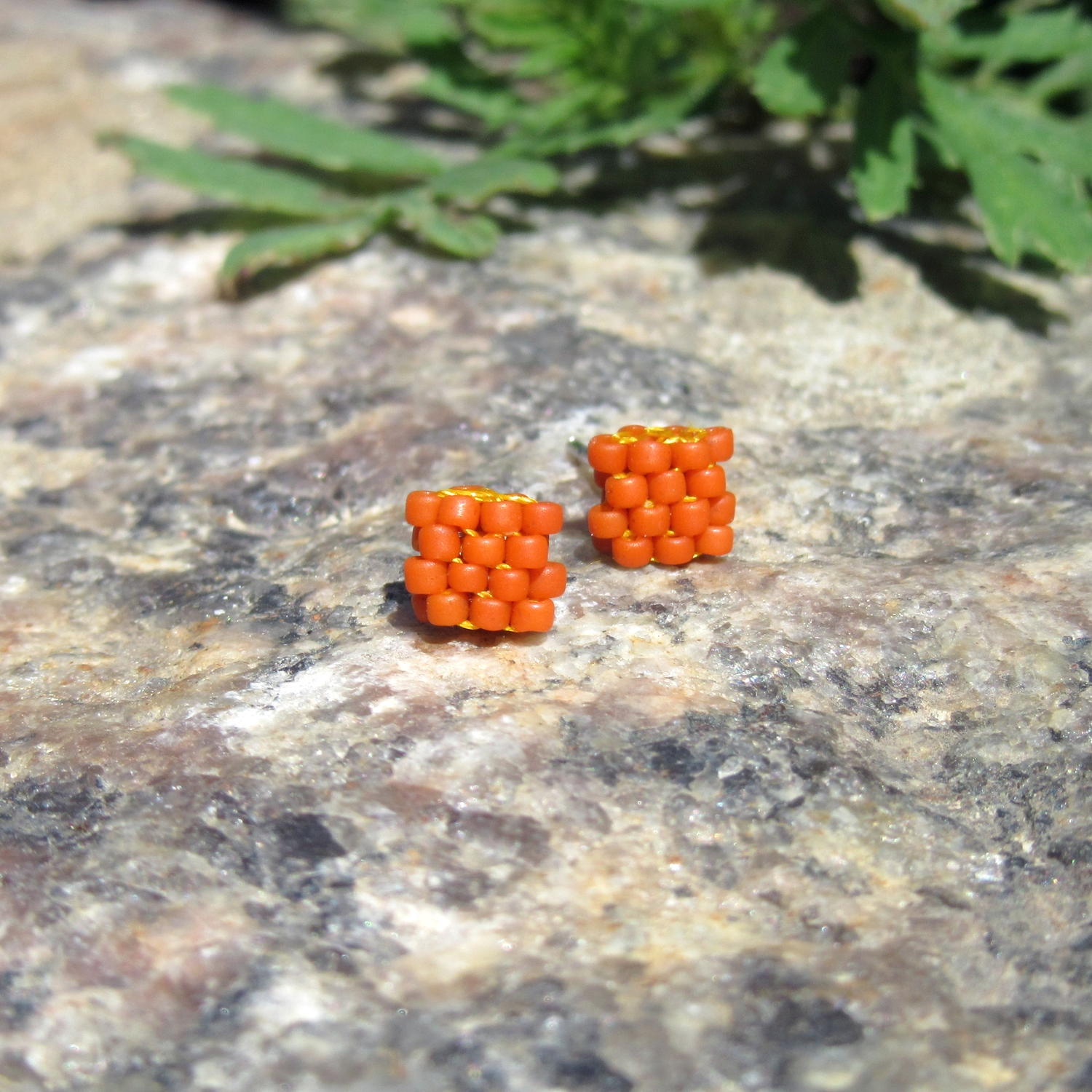 małe pomarańczowe kolczyki sztyfty stal chirurgiczna