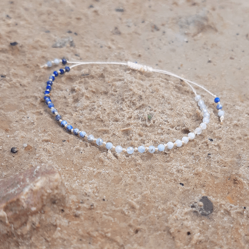 bransoletka na sznurku z drobnych kamieni naturalnych akwamaryn lapis lazuli