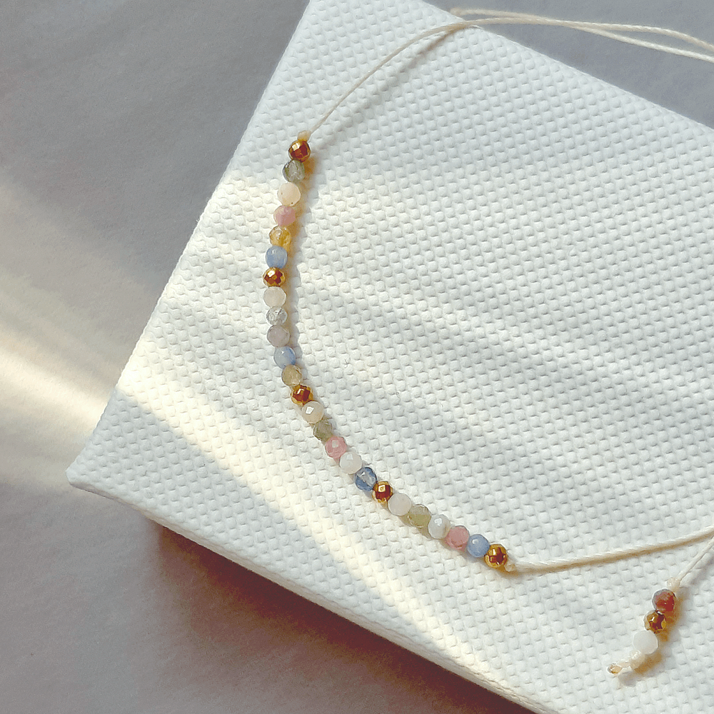 bransoletka na sznurku z drobnych kamieni naturalnych turmalin opal jadeit