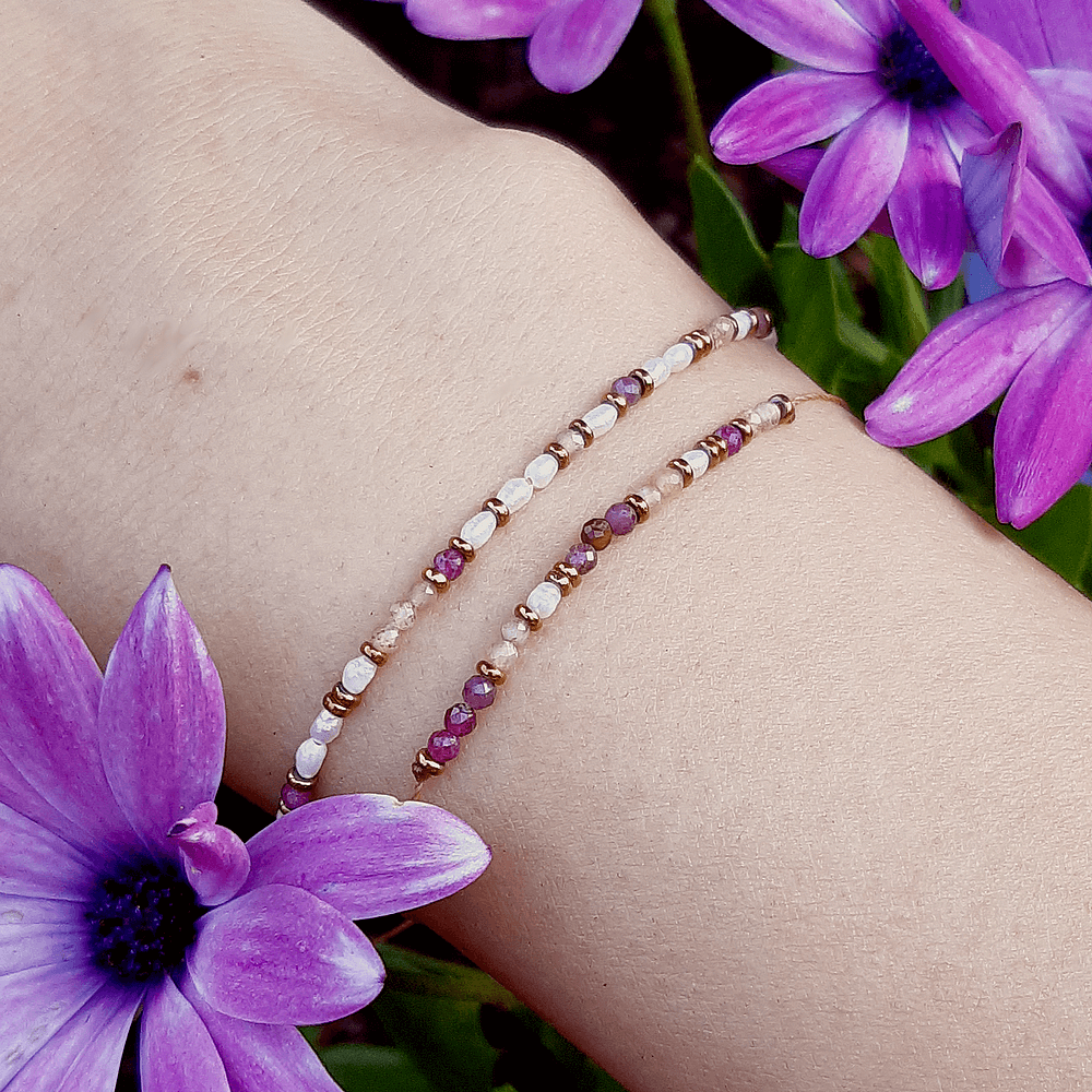 Komplet bransoletek ELLOISE z rubinami perłą i kamieniem słonecznym beż użycia metali