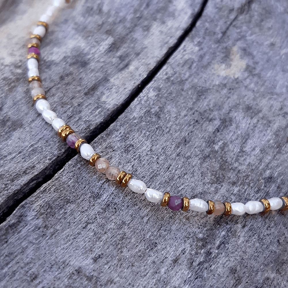 Bransoletka ELLOISE z rubinami perłą i kamieniem słonecznym beż użycia metali