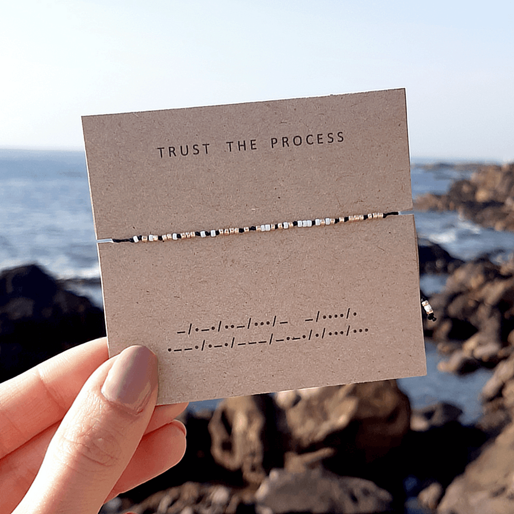 bransoletka alfabet morse trust the process
