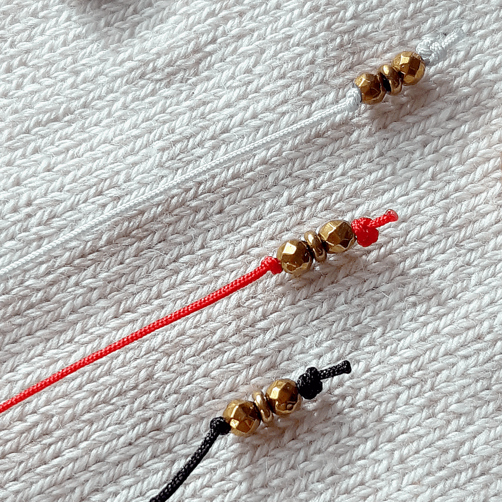 bransoletka z sercem na czerwonym sznurku walentynki