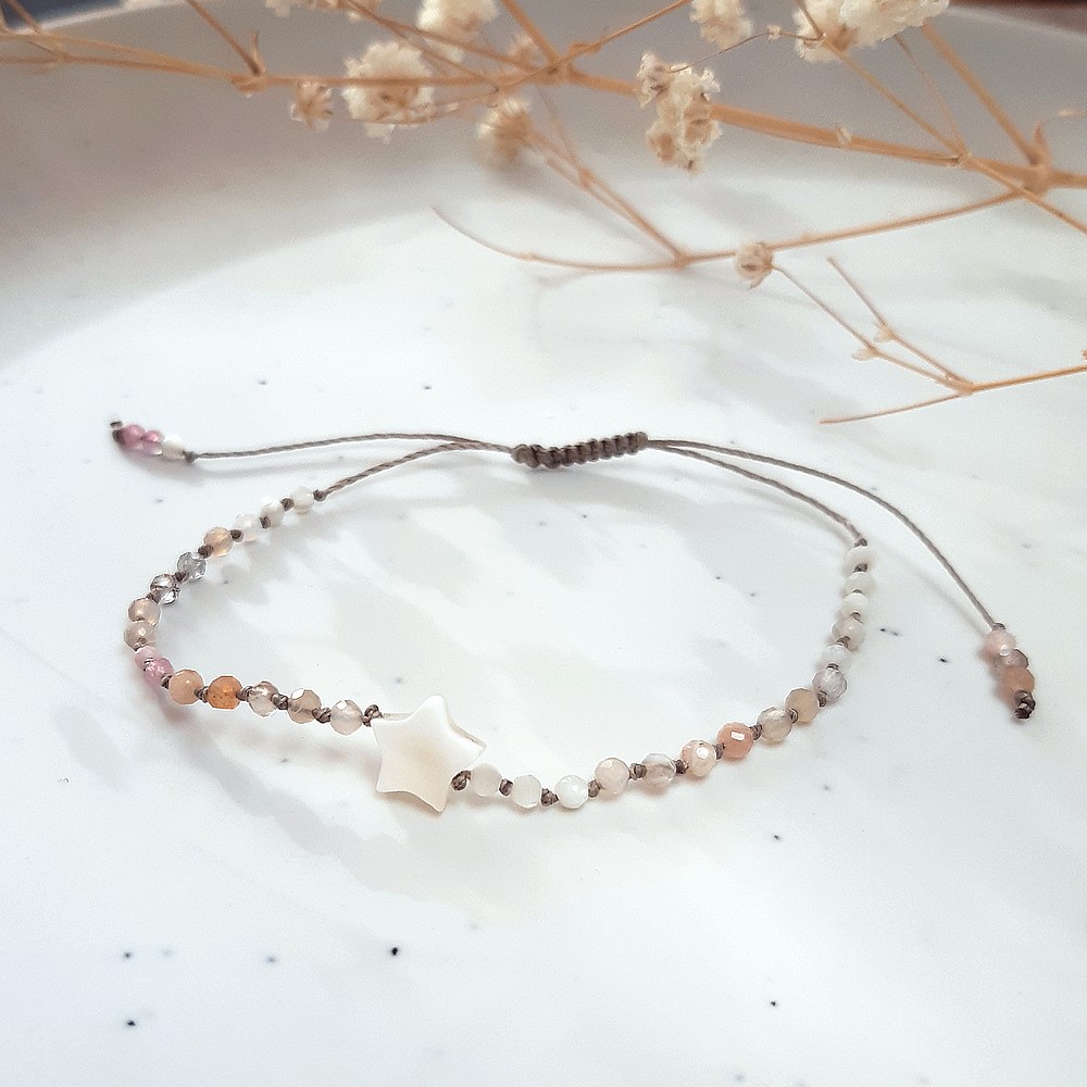 Beżowobrązowa bransoletka z gwiazdką z masy perłowej
