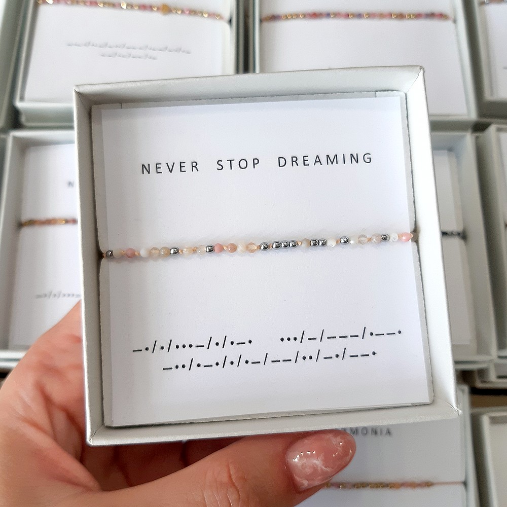 Beżowa bransoletka alfabet Morse'a NEVER STOP DREAMING