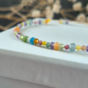 Kolorowa bransoletka z kamieni naturalnych zieleń niebieski żółty fiolet