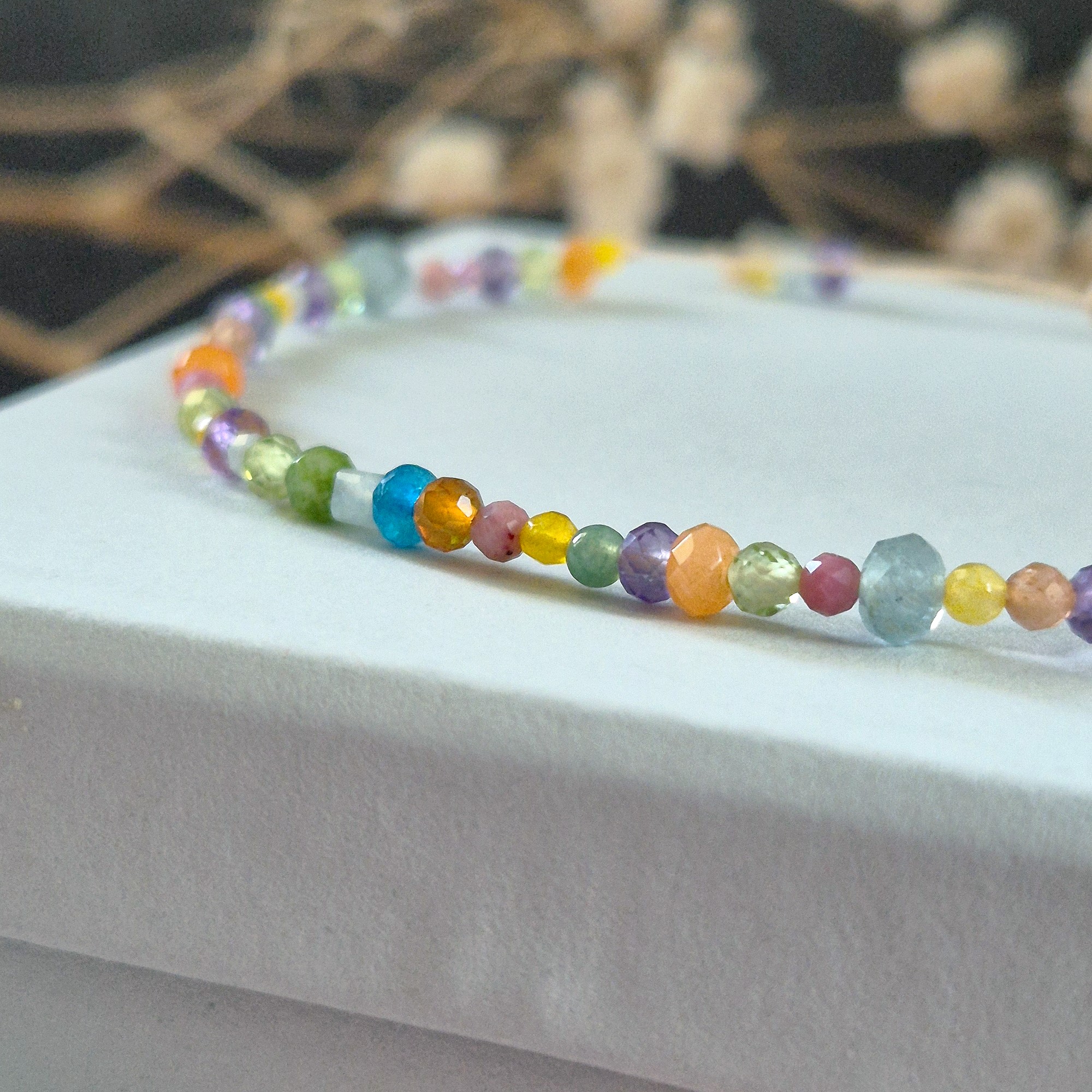 Kolorowa bransoletka z kamieni naturalnych zieleń niebieski żółty fiolet - obrazek 2