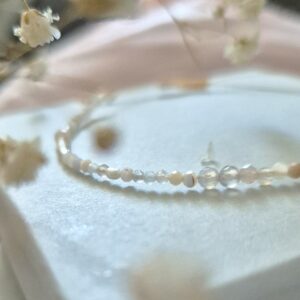 Kryształowa bransoletka z kremowych kamieni